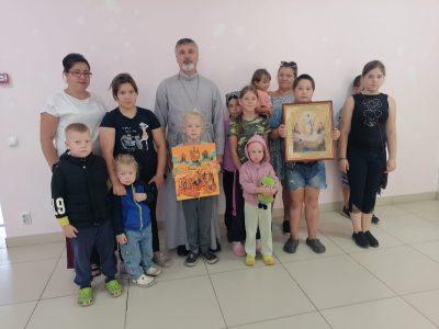 Священник Роман Жирнов встретился со школьниками села Чаадаевка