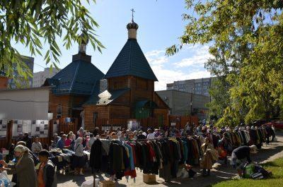На площади перед храмом Серафима Саровского прошла школьная благотворительная ярмарка