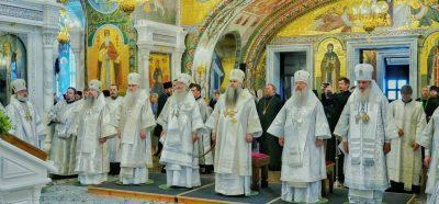 Митрополит Серафим в сонме архипастырей совершил литургию в Свято-Троицком Серафимо-Дивеевском монастыре 