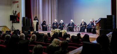 Митрополит Серафим и игумены епархиальных монастырей приняли участие в круглом столе «Суть монашеского подвига в современном мире»