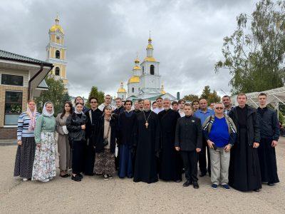 Преподаватели и студенты Пензенской духовной семинарии посетили Дивеево
