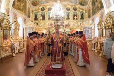 В день памяти новомучеников Пензенских митрополит Серафим совершил литургию в Митрофановском храме Пензы