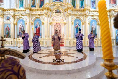 В канун Недели 16-й по Пятидесятнице митрополит Серафим совершил всенощное бдение в Спасском кафедральном соборе