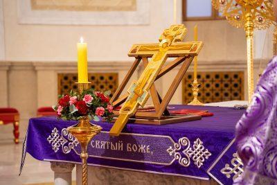 В канун Воздвижения Креста Господня митрополит Серафим совершил всенощное бдение в Спасском кафедральном соборе