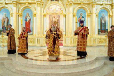 В канун Усекновения главы Иоанна Предтечи митрополит Серафим совершил всенощное бдение в Спасском кафедральном соборе