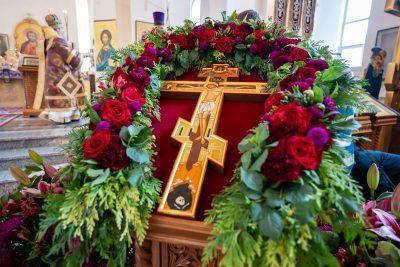 В праздник Воздвижения Креста Господня митрополит Серафим совершил литургию в Петропавловском храме Пензы