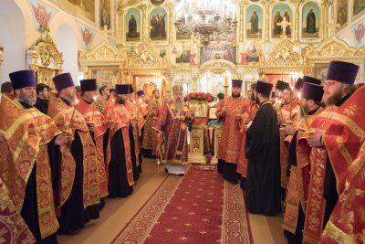 В канун дня памяти новомучеников Пензенских митрополит Серафим совершил всенощное бдение в Митрофановском храме Пензы