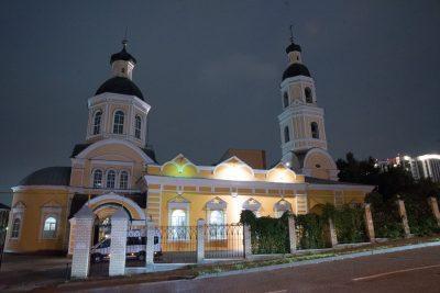 В канун Сретения Владимирской иконы Богородицы митрополит Серафим совершил всенощное бдение в Покровском архиерейском соборе