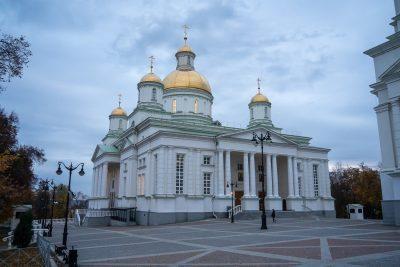 В канун дня памяти священномученика Иоанна Рижского митрополит Серафим совершил всенощное бдение в Спасском кафедральном соборе