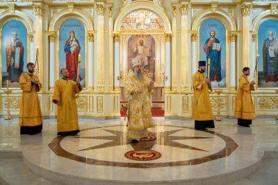 В канун Недели 19-й по Пятидесятнице митрополит Серафим совершил всенощное бдение в Спасском кафедральном соборе