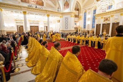 Митрополит Серафим совершил малую вечерню с акафистом святителю Иннокентию Пензенскому в Спасском кафедральном соборе