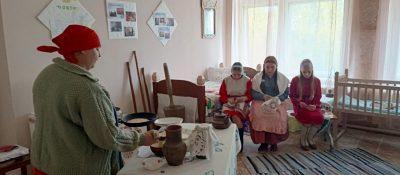 Священник рассказал жителям села Большие Хутора о празднике Покрова Пресвятой Богородицы