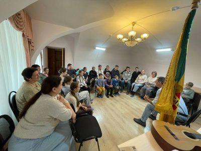 Лекция о гитарной музыке прошла в штабе Пензенской Православной дружины «Застава»