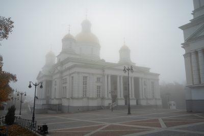 В день преставления преподобного Сергия Радонежского митрополит Серафим совершил литургию в Спасском кафедральном соборе