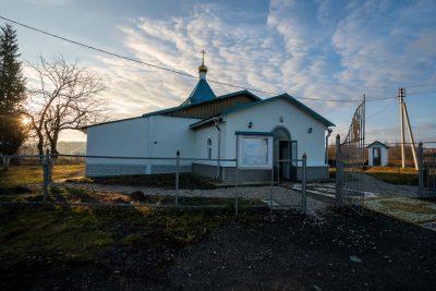 Митрополит Серафим совершил великое освящение Михайло-Архангельского храма в селе Павло-Куракино 