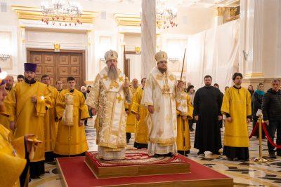 В канун Недели 22-й по Пятидесятнице митрополит Серафим и епископ Сергий совершили всенощное бдение в Спасском кафедральном соборе