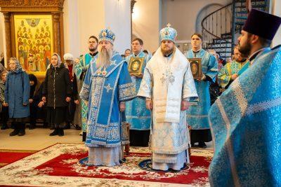 В день престольного праздника митрополит Серафим и епископ Сергий совершили литургию в Троицком женском монастыре