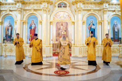 В канун Недели 24-й по Пятидесятнице митрополит Серафим совершил всенощное бдение в Спасском кафедральном соборе