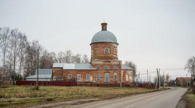 В день памяти великомученицы Параскевы Пятницы митрополит Серафим совершил литургию в Рождественской церкви села Пыркино