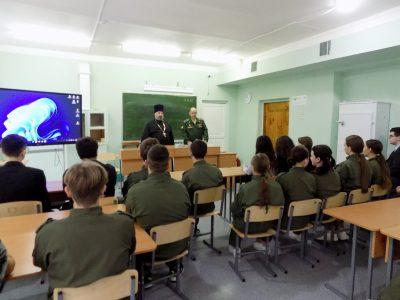 Священник Михаил Земцов и участник СВО встретились со школьниками с. Степановки