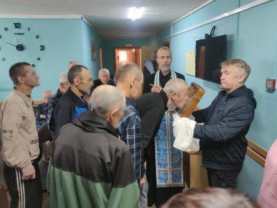 Священник Димитрий Викулин совершил молебен в Сосновском психоневрологическом интернате