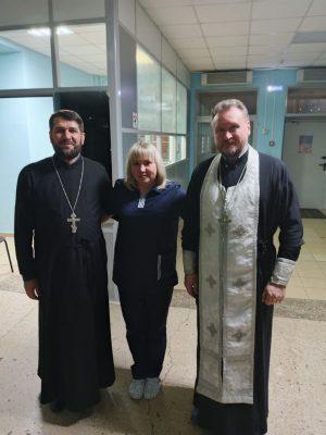 Священники посетили раненых во время специальной военной операции бойцов