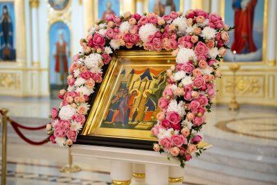 В канун Введения во храм Пресвятой Богородицы митрополит Серафим возглавил всенощное бдение в Спасском кафедральном соборе