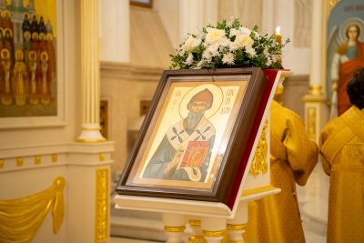 В канун дня памяти святителя Спиридона Тримифунтского митрополит Серафим совершил полиелей в Спасском соборе