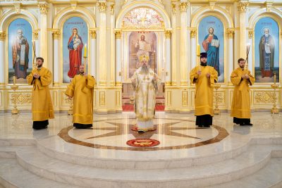 В канун Недели святых праотец митрополит Серафим совершил всенощное бдение в Спасском кафедральном соборе