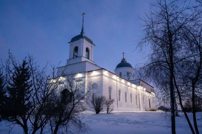 В Неделю 27-ю по Пятидесятнице митрополит Серафим совершил литургию в Троицкой церкви села Кевдо-Мельситово