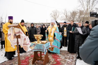 Митрополит Серафим освятил кресты и купола строящегося храма в честь святителя Спиридона Тримифунтского в микрорайоне КПД