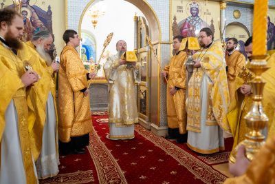 В Неделю святых праотец митрополит Серафим совершил литургию в Спасо-Преображенском мужском монастыре