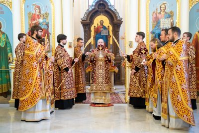 В день памяти великомученицы Екатерины митрополит Серафим совершил литургию в Спасском кафедральном соборе