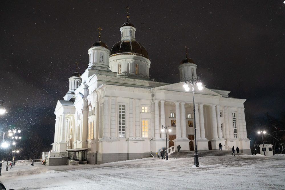 Митрополит Серафим совершил акафист святителю Иннокентию Пензенскому и новогодний молебен в Спасском соборе
