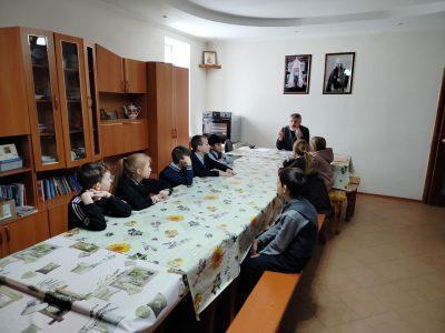 Священник Роман Жирнов встретился со школьниками села Чаадаевка