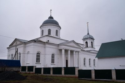 В Неделю 27-ю по Пятидесятнице митрополит Серафим совершил литургию в Троицкой церкви села Кевдо-Мельситово