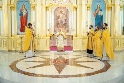 В Неделю перед Рождеством Христовым митрополит Серафим совершил литургию в Спасском кафедральном соборе