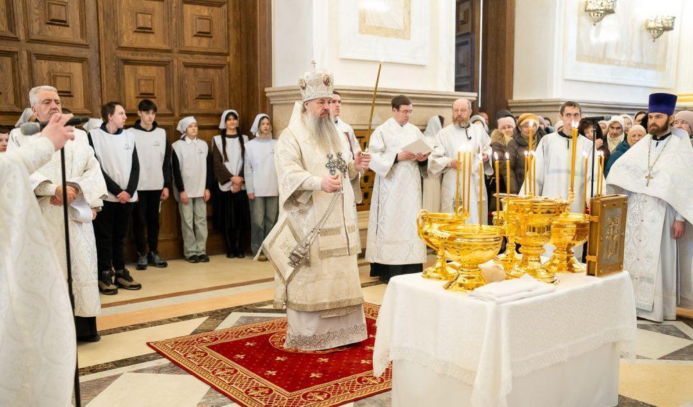 В Спасском кафедральном соборе прошли торжества по случаю Крещения Господня