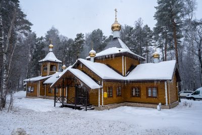 В праздник Собора Иоанна Предтечи митрополит Серафим совершил литургию в Иоанно-Предтеченском храме в Заречном
