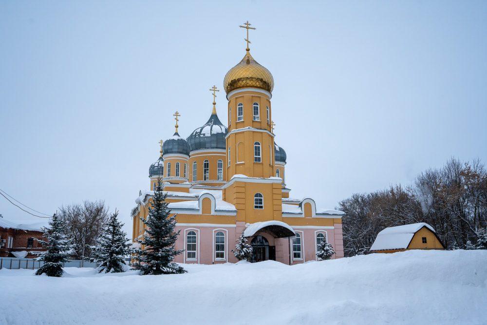 Митрополит Серафим совершил повечерие с чтением Великого канона преподобного Андрея Критского в Нижнеломовском Успенском женском монастыре