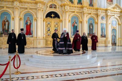 В понедельник первой седмицы Великого поста митрополит Серафим молился за великопостным богослужением в Спасском кафедральном соборе