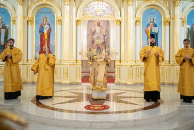 В канун Недели сыропустной митрополит Серафим совершил всенощное бдение в Спасском кафедральном соборе