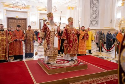 Митрополит Серафим и епископ Митрофан совершили всенощное бдение в Спасском кафедральном соборе