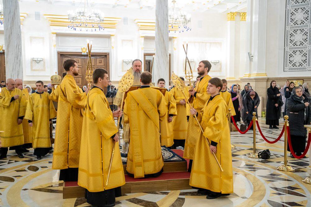 В канун Недели Торжества Православия митрополит Серафим совершил всенощное бдение в Спасском кафедральном соборе