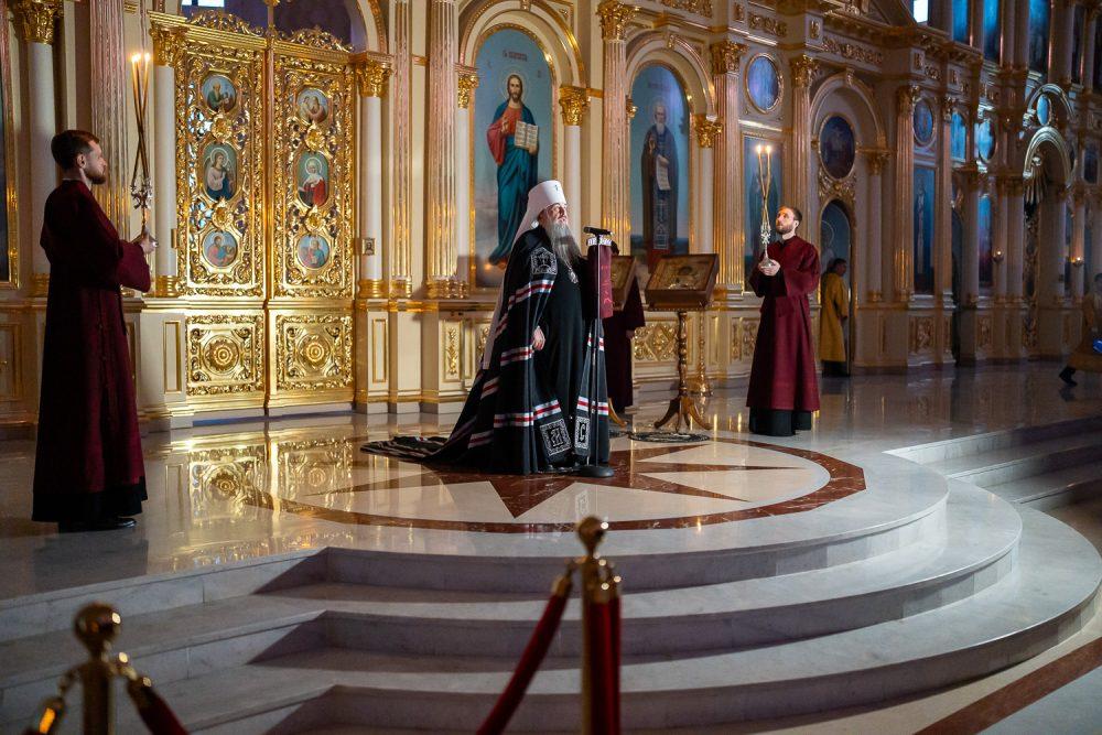 В Прощеное воскресенье митрополит Серафим совершил вечерню с чином прощения в Спасском кафедральном соборе