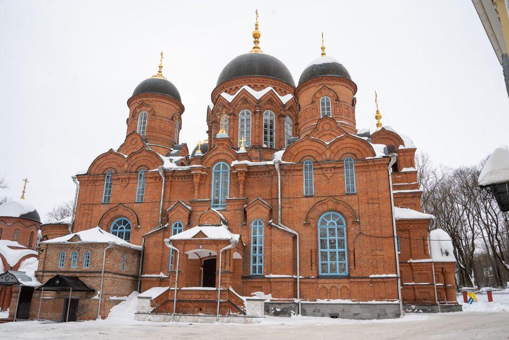 В день памяти святителя Алексия Московского митрополит Серафим совершил литургию в Успенском соборе Пензы
