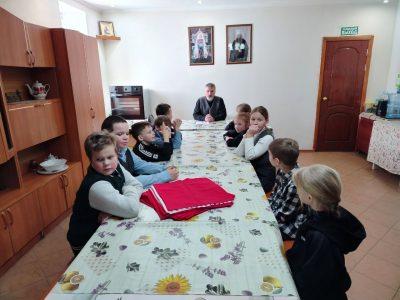 Священник рассказал школьникам о празднике Масленицы