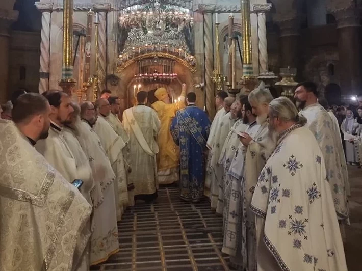 Митрополит Серафим принял участие в соборной литургии на Гробе Господнем