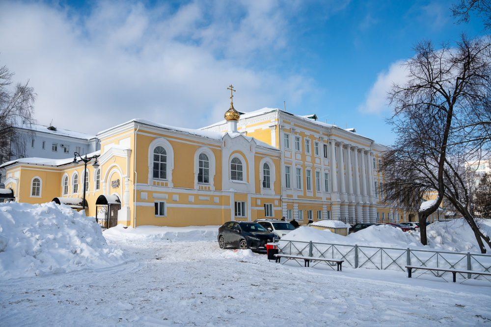 Митрополит Серафим наградил предпринимателей за вклад в восстановление Покровского собора