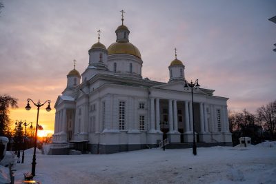 В четверг первой седмицы Великого поста митрополит Серафим совершил великопостное богослужение в Спасском кафедральном соборе